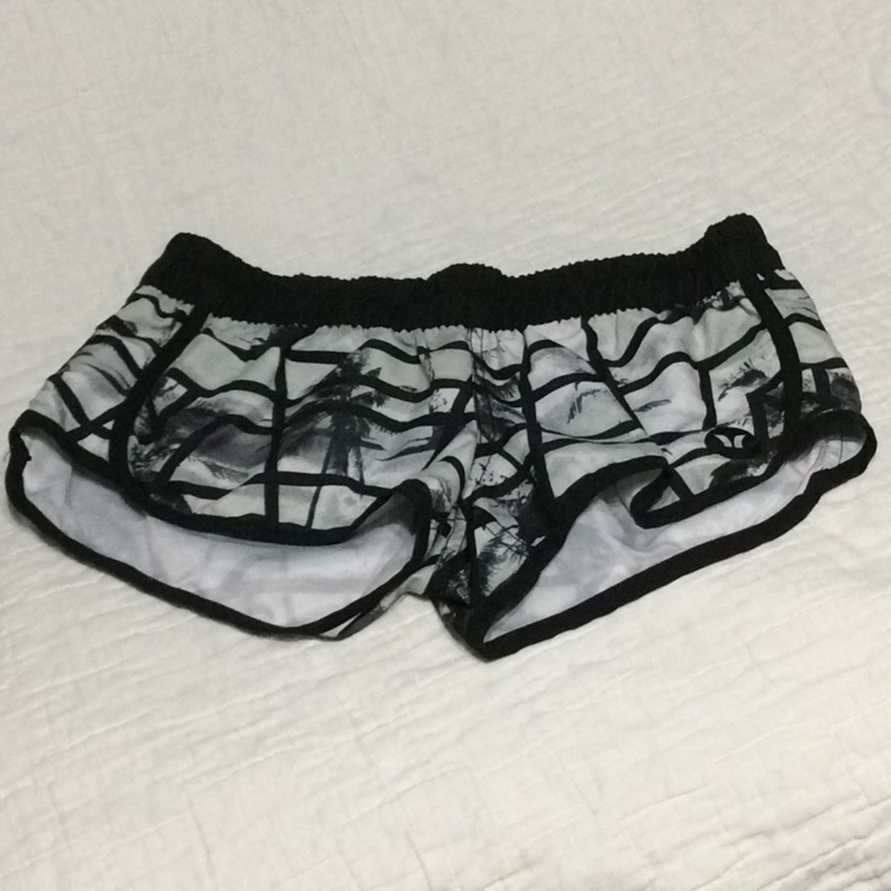 Hurley nylon shorts, elastic waist small. W93